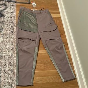Nike standard fit taper leg leisure pants